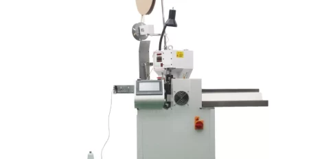 this is automatic wire cutting stripping single-end chain terminal crimping machine