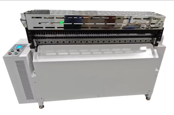 this is an automatic roll to sheet cutting machine cutting in vertical and horizon for film foil paper in many industries.