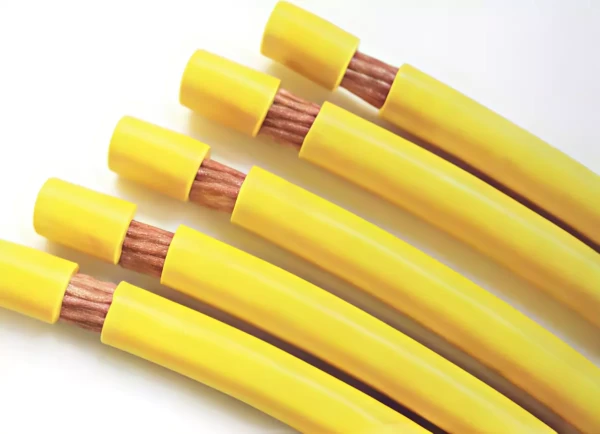 This cable is processed by automatic battery cable cutting stripping machine.